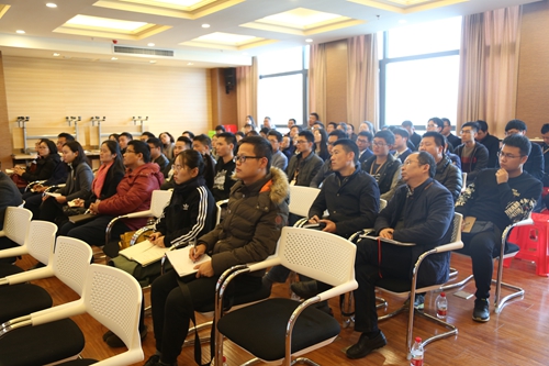 漢陽(yáng)市政70余名員工代表聆聽(tīng)報(bào)告_副本.jpg